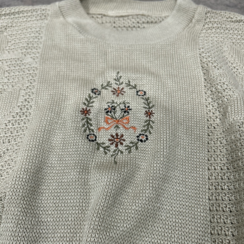 Super cute vintage sweater